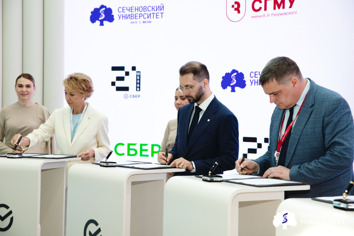 Сеченовский Университет, Сбер и «Школа 21» масштабируют уникальный цифровой проект для будущих медиков