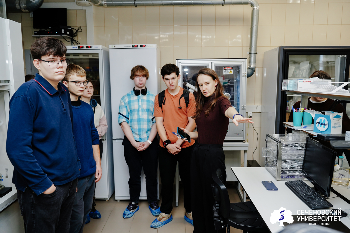 Снова в школу… снова в университет! Первый МГМУ проводит практикумы для школьников