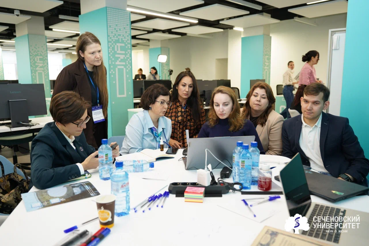 Архитектор отрасли клеточных технологий: на кросс-вузовской экспертизе — 2025 обсудили пути развития Сеченовского Университета 